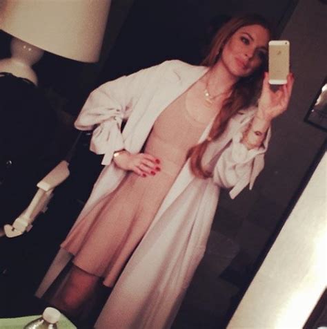 Lindsay Lohan Posts Glamorous Selfie On Instagram