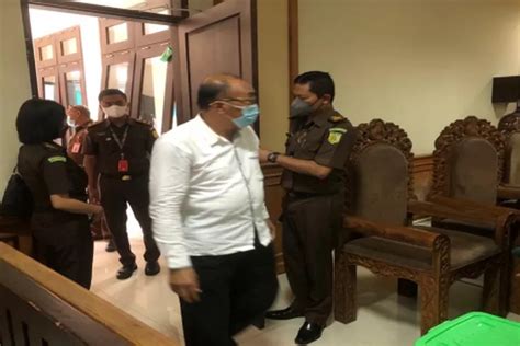 Korupsi Masker Mantan Kadinsos Karangasem Dituntut 8 Tahun Penjara