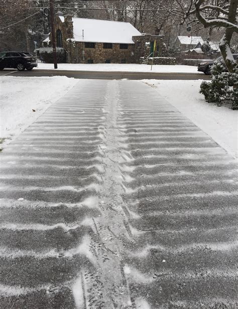 The Pattern Of The Snow After Shoveling The Driveway Roddlysatisfying