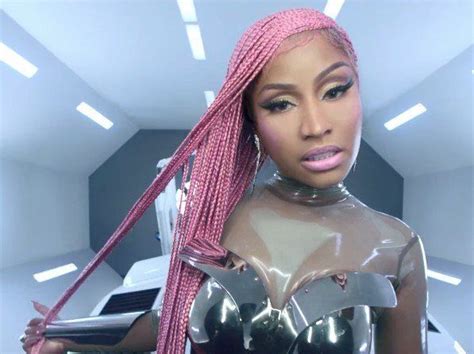 Nicki Minajs Pink Lemonade Braids Took 7 Hairstylists And 36 Hours