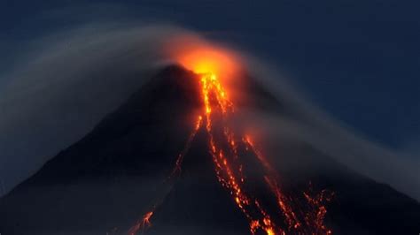 Philippines Volcanofive Climbers Dead For Mayon Volcano Eruption