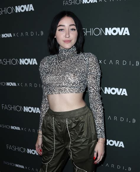 Noah Cyrus Au Fashion Nova X Cardi B à Hollywood 30 Novembre 2018