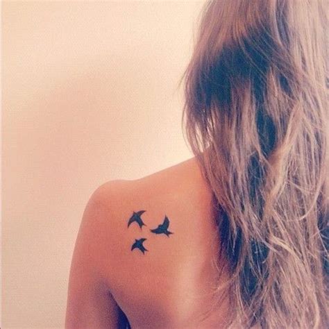 I Am Obsessed With This Tattoo Small Tattoos Bird Shoulder Tattoos