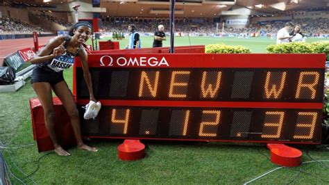 Sifan hassan just ran a world record on the 10,000m at the fbk games in hengelo (nl). Women's Mile World Record 4:12.33 Sifan Hassan - YouTube