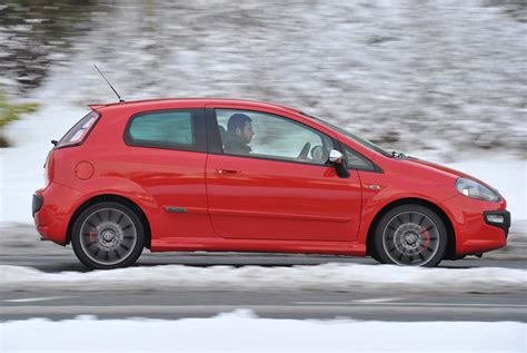 We tell you what you need to know before you buy. Fiat Punto Evo Hatchback (2010 - 2012) Photos | Parkers