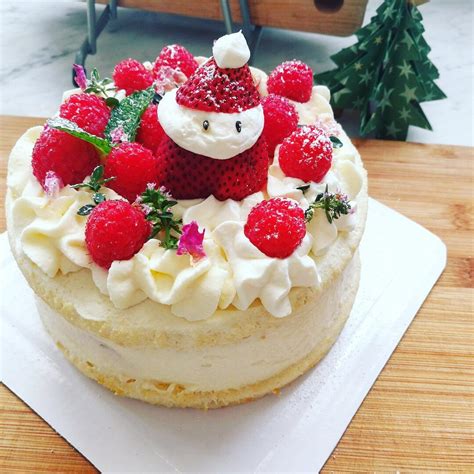 Via the cakegirls, the cake blog. Strawberry Christmas Cake Ideas : Lemon Strawberry Cake Recipe Sugarspiceslife : Here i am ...