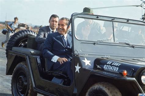 Nixon Visiting Us Troops In Vietnam 1969 By Arthur Sch Flickr