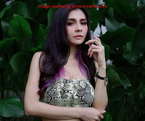 Beberapa hari ini nama zizi kirana menjadi sebutan kerana gambar yang dimuatnaik di akaun instagram beliau menampakkan coli beliau. MYARTIS.COM | MYARTIS | MY | ARTIS: ZIZI KIRANA: "ORANG ...