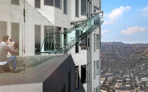 Ride The Us Bank Towers Glass Skyslide With 70 Floors Of Nothingness Below You Liorient