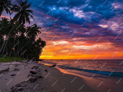 Premium Photo Sunset Dramatic Sky On Sea Tropical Desert Beach No