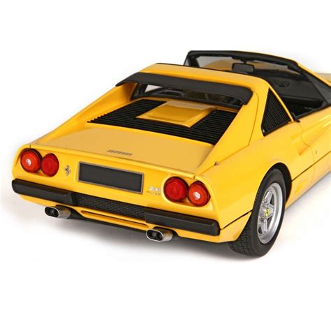 They include extra naca cooling ducts ahead of the rear wheels, a small (optional on gtb) rear roof spoiler, extra slats in the rear bumper. Ferrari 208 GTS Turbo Modena Yellow 1983 BBR BBRP18142D - Miniatures Minichamps