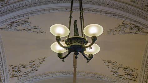 Восстановлено историческое освещение Восточной галереи Эрмитажа | myDecor