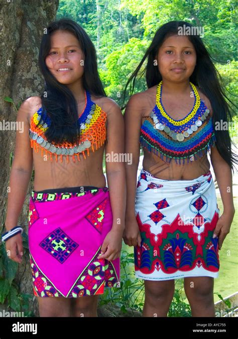 Embera Girls Pose For The Camera At 14 They Are Both Mothers Stock