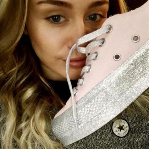 Wann ist der geburtstag von miley cyrus? Miley Converse für Converse: Die ersten Bilder ihrer ...