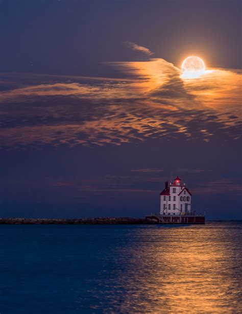 Supermoon At Lorain Lighthouse Matt Shiffler Photography Flickr