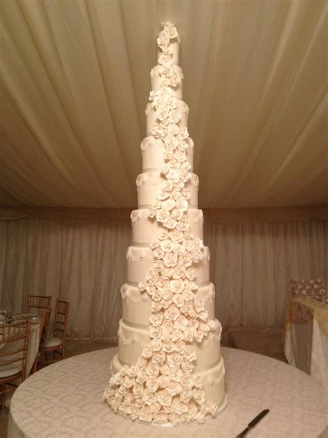 6 ft tall wedding cake large wedding cakes christmas themed cake beautiful wedding cakes