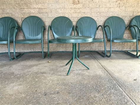 Oversize lawn chairs are a fun way to spend the afternoon outside with friends and family. Vintage Green Retro Metal Motel Lawn Chairs Shell Back ...