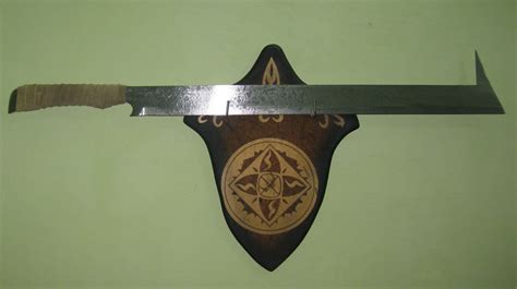 The Uruk Hai Scimitar Sword Lotr 31 With Wall Plaque