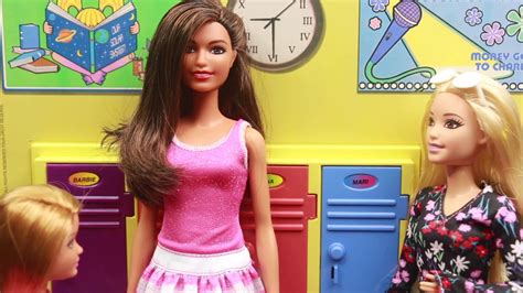Barbie Chelsea Stacie New School Morning Routine Packing Lunchbox And Riding School Bus Youtube