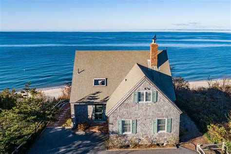 The open floor plan combined with a very private back yard patio make this home a natural for gracious entertaining. Brewster, MA, Beach Real Estate, 1 Carver Road, #758454