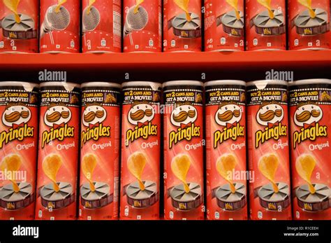 Pringles Original Flavour Chips Hi Res Stock Photography And Images Alamy