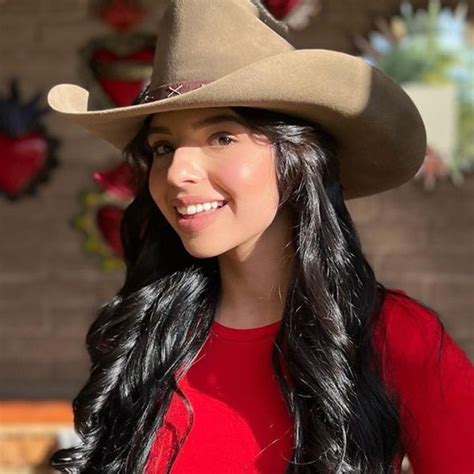 Ngela Aguilar Presume Sus Piernas Con Micro Vestido Rojo Lado Mx