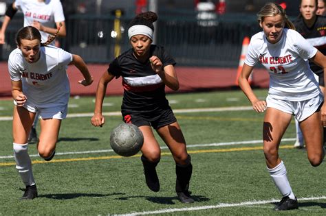 Harvard Westlake Girls Soccer Showcases Two Sport Athletes In Playoff