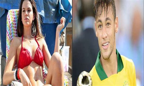 Meet Soccer Star Neymars Hot Girlfriend Bruna Marquezine Soccer News