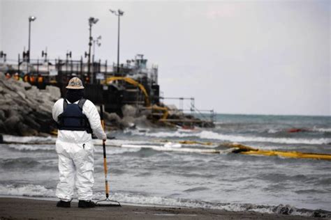 BP Whiting Refinery Spilled 39 Barrels Of Oil In Lake Michigan