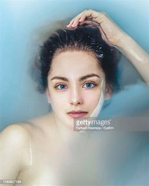 Woman Bath Tub Wet Hair Photos And Premium High Res Pictures Getty Images