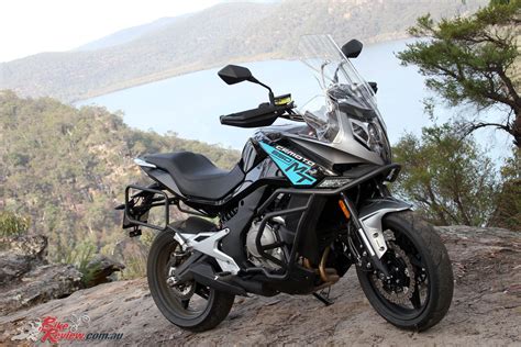 Soepel genoeg voor de beginnende rijder voor dagelijks. CF MOTO MT 650 ABS 2019 Blue - Motobiker