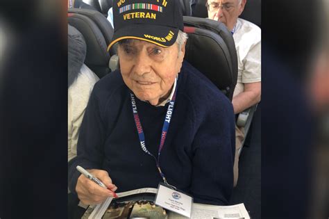 95 Year Old World War Ii Vet Dies On Return Trip From Honor Flight