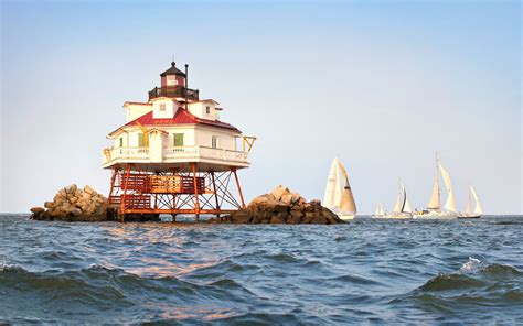 17 Incredible Lighthouses Around The World Thomas Point Lighthouse