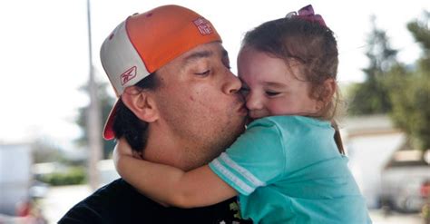 Padre Encuentra A Su Hija En Un Refugio Luego De Buscarla Por 2 Años
