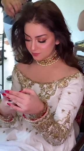 pin by ♕𝓢𝓾𝓯𝓲𝔂𝓪𝓷𝓪 ♡𝓜𝓪𝓵𝓲𝓴♕ on pakistani♡celebs [video] pakistani bridal wear bridal makeup