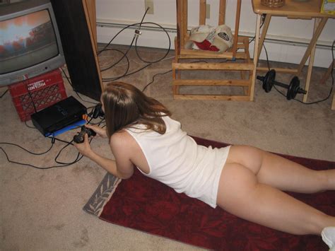 Gamer Girl On Her Stomach Foto Porno Eporner