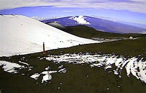 Snow Falls On Mauna Kea As Temperatures Hit Record Levels Honolulu