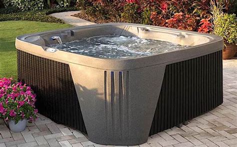 We found the best feature of this inflatable hot tub was how easy the setup was. Top 9 Best 4 Person Hot Tub Brands In 2020 - Hey Love Designs