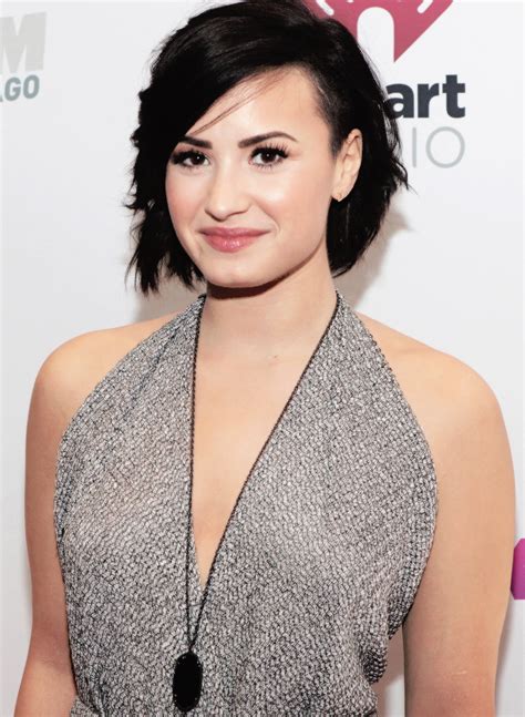 We love all the sides of demi lovato: Demi Lovato | Demi lovato hair, Demi lovato short hair ...