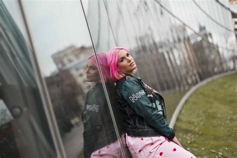 Fotos Nekane la modelo curvy bilbaína con el pelo rosa que pasó de odiar su cuerpo a