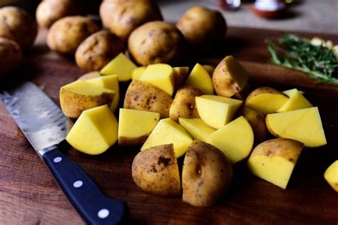 And this oven baked recipe is so freakin' delicious! Rosemary Garlic Fried Potatoes by The Pioneer Woman (The ...