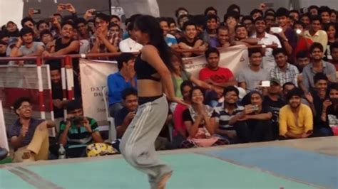 Beautiful Girl Hot Duet Dance Antaragni 2015 Iit Kanpur Youtube Youtube