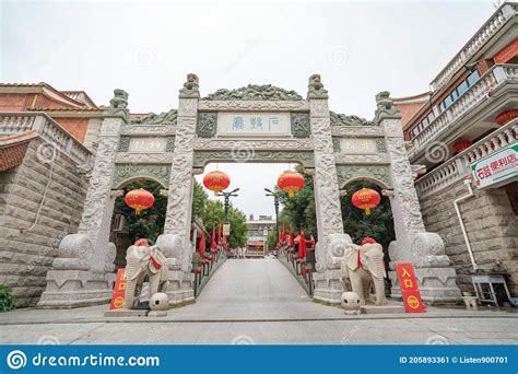Ancient Temple In Quanzhou Fujian Shigu Temple Stone Archway With Red