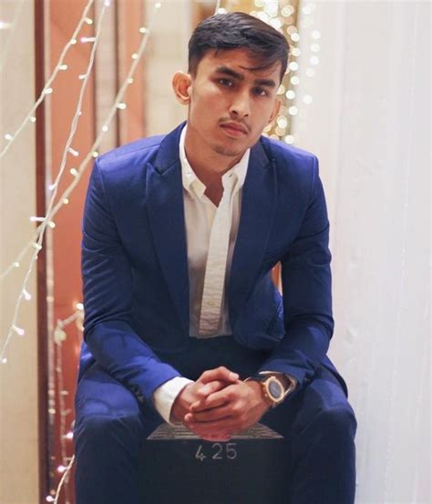 Shazz zainuddin dan ezzrin loy sepak bola sampai pening?!! Biodata Pelakon Ezzrin Loy, Adik Elfira Loy | Iluminasi