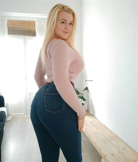 Image May Contain 1 Person Standing And Indoor In 2019 Lilli Luxe Fashion Curvy Models