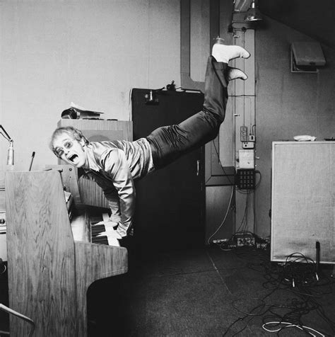 Elton John Does A Handstand On His Piano London 1972 Photo By Terry
