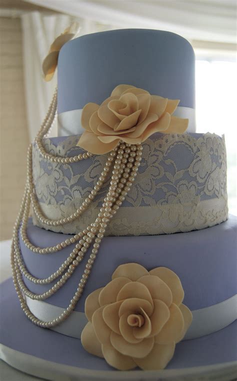 Pearl And Lace Wedding Cake This Is A Vintage Inspired Pearl And Lace