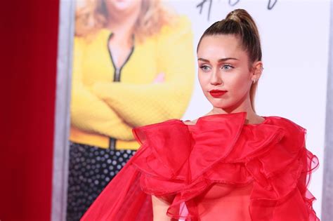 Miley Cyrus Liam Hemsworth Divorce Rumors Singer Sets Record Straight