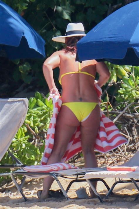 Britney Spears Sizzles In Teeny Yellow Bikini On Solo Vacation