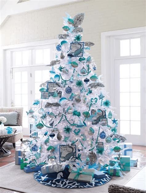 20 White Themed Christmas Tree
